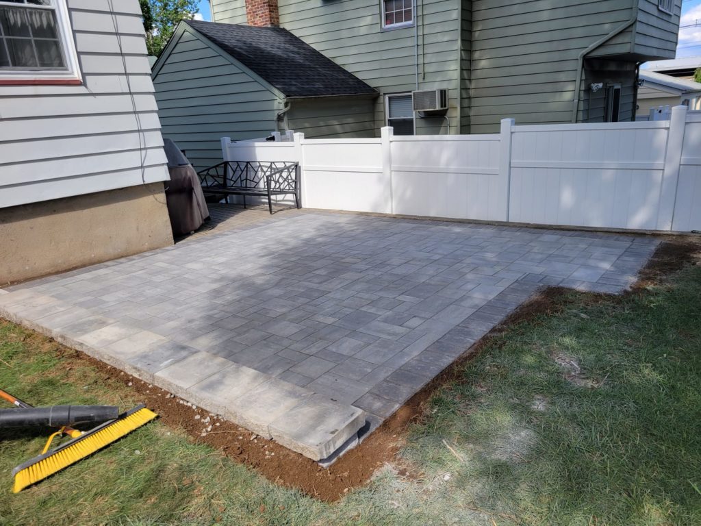 Fernando Landscaping LLC logo