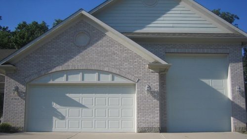 SUPERIOR GARAGE DOOR & REPAIR logo